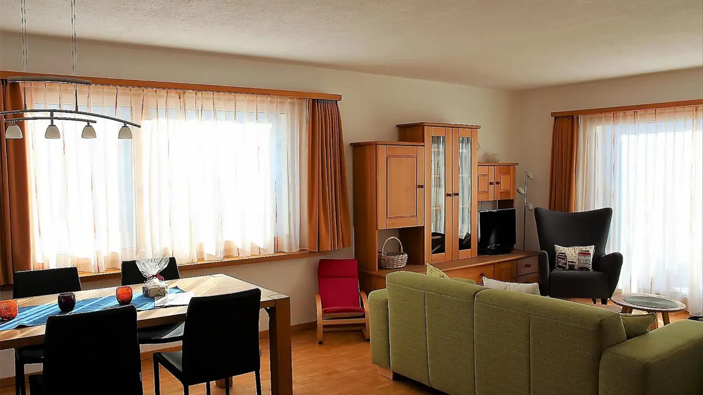 Stepped apartment for rent - Oberer Schluochtweg 20, 7494 Davos Wiesen - Photo 2
