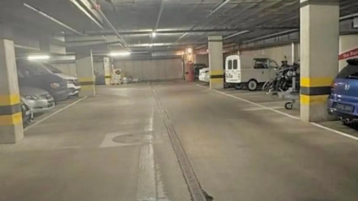 Place de parking souterraine à louer - Oberstrasse 6a, 3550 Langnau im Emmental - Photo 2