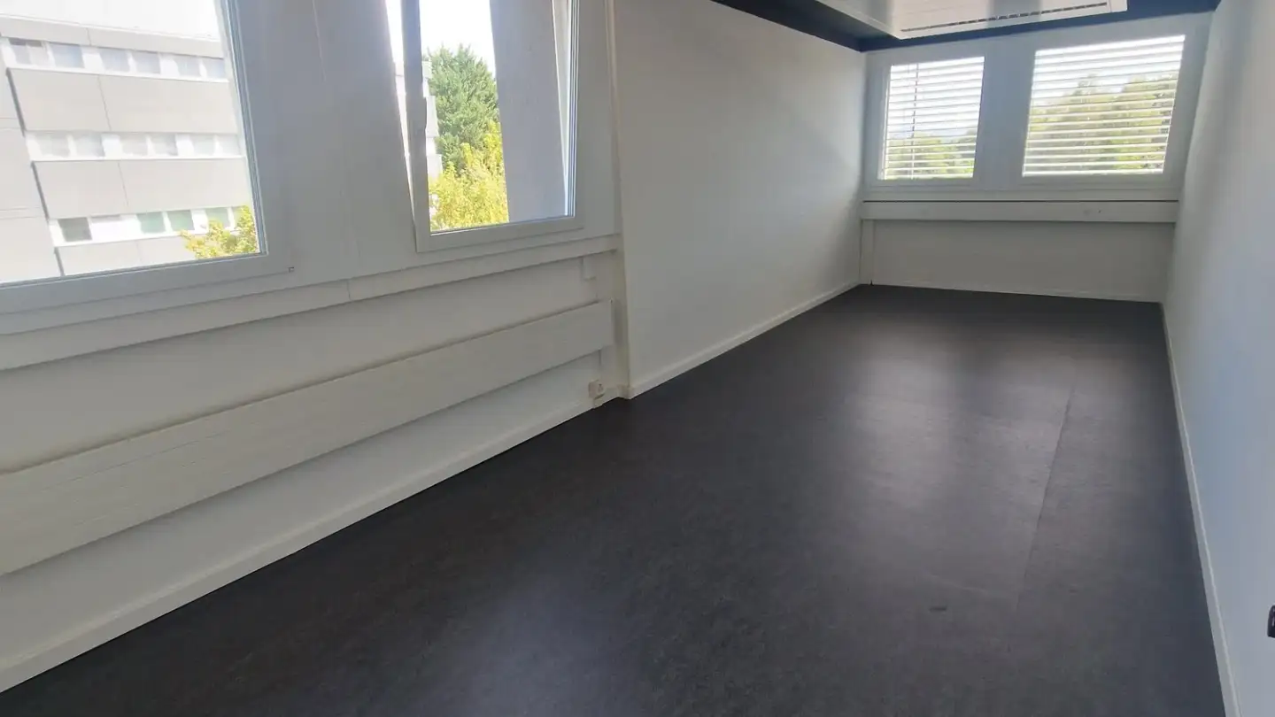 Spazio ufficio in affitto - Hölzliwisenstrasse 5, 8604 Volketswil