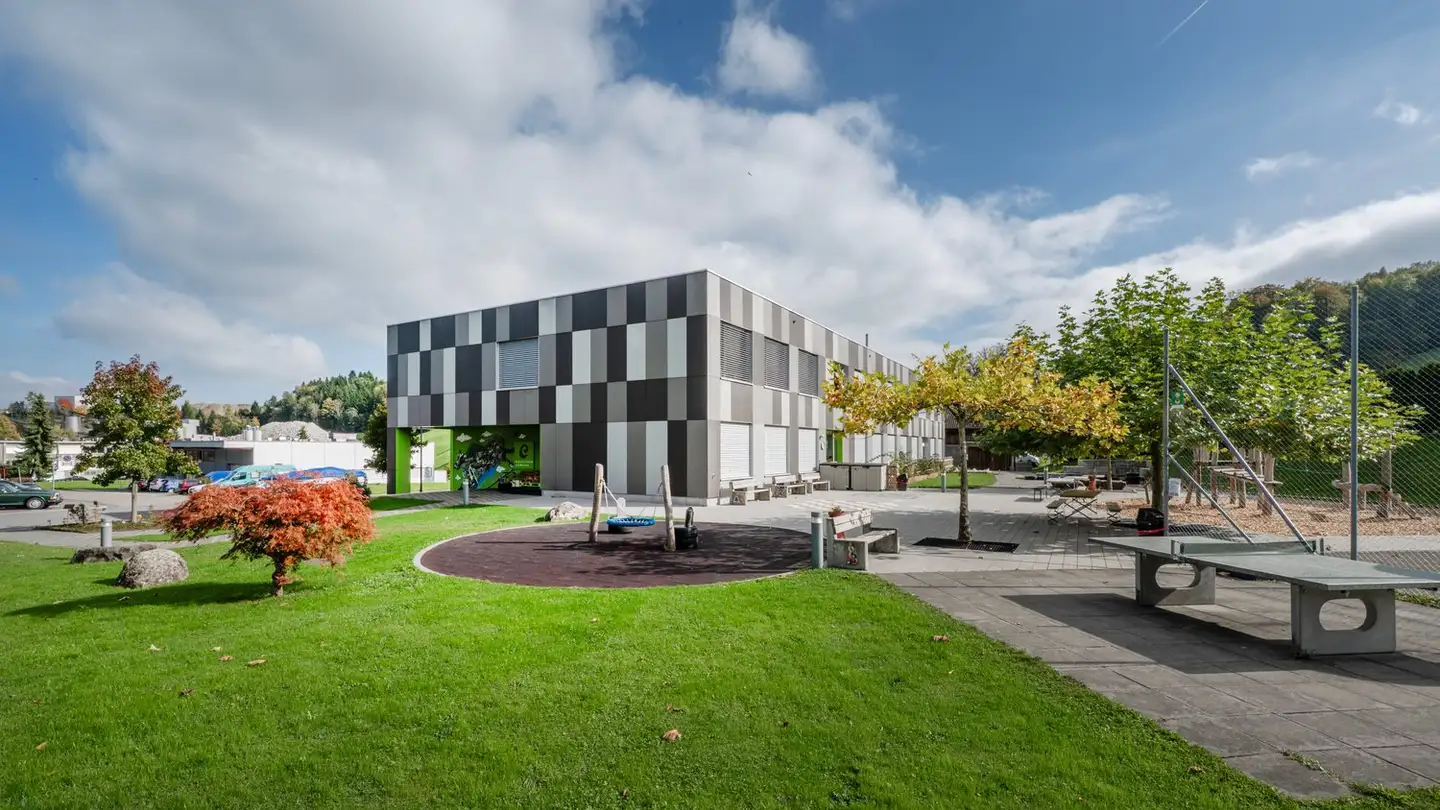 Mixed-use building for sale - 6345 Neuheim