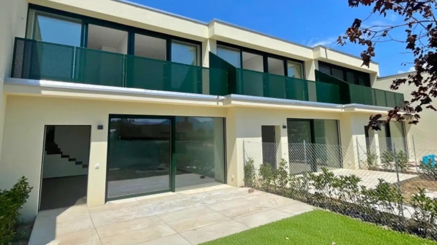 Row house for sale - 6928 Manno