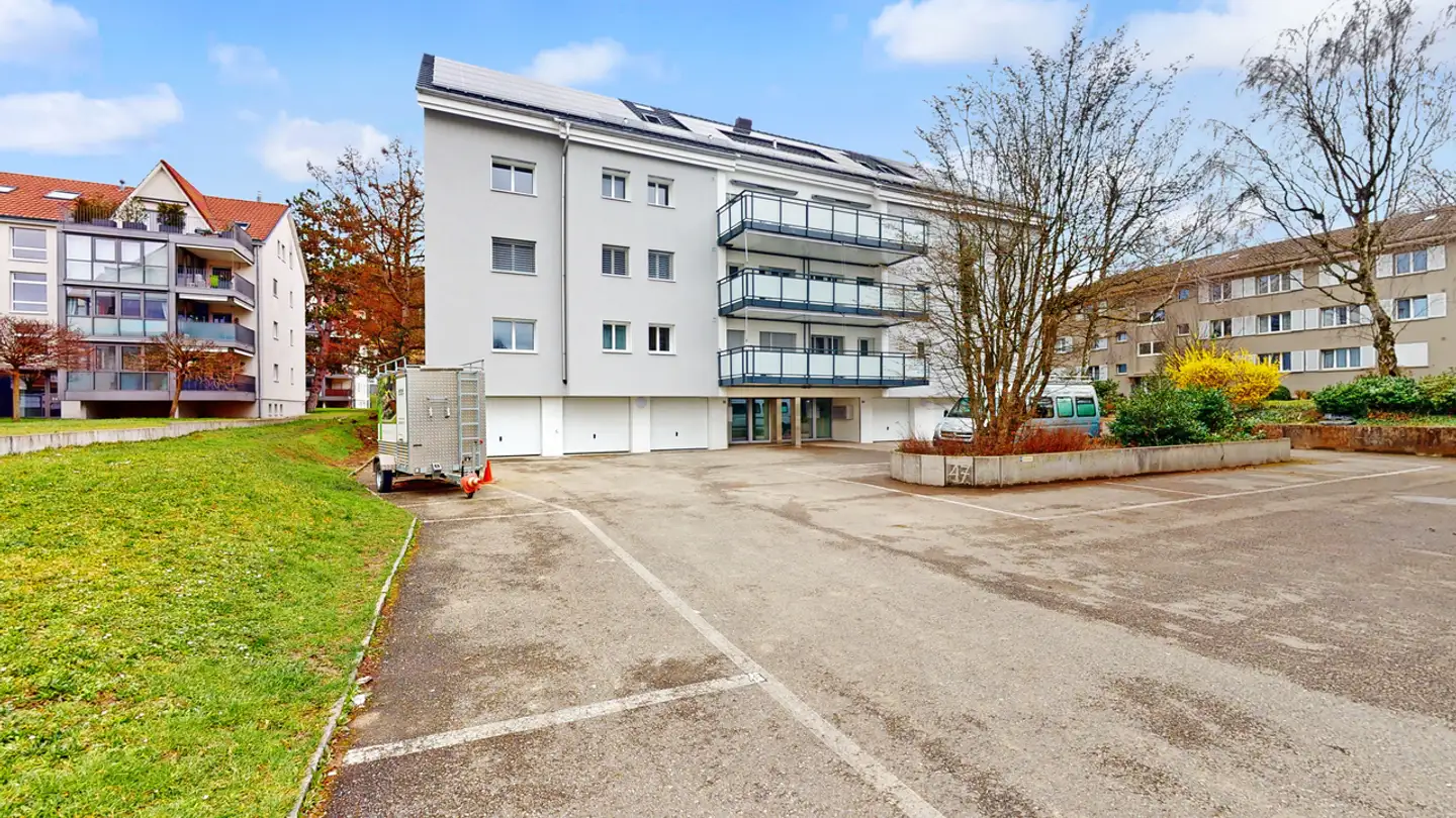 Überdachter Motorradparkplatz mieten - Talstrasse, 4104 Oberwil BL