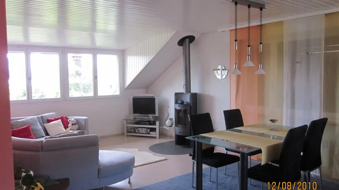 Dachgeschosswohnung mieten - Vallamand-Dessous, 1586 Vallamand - Foto 2