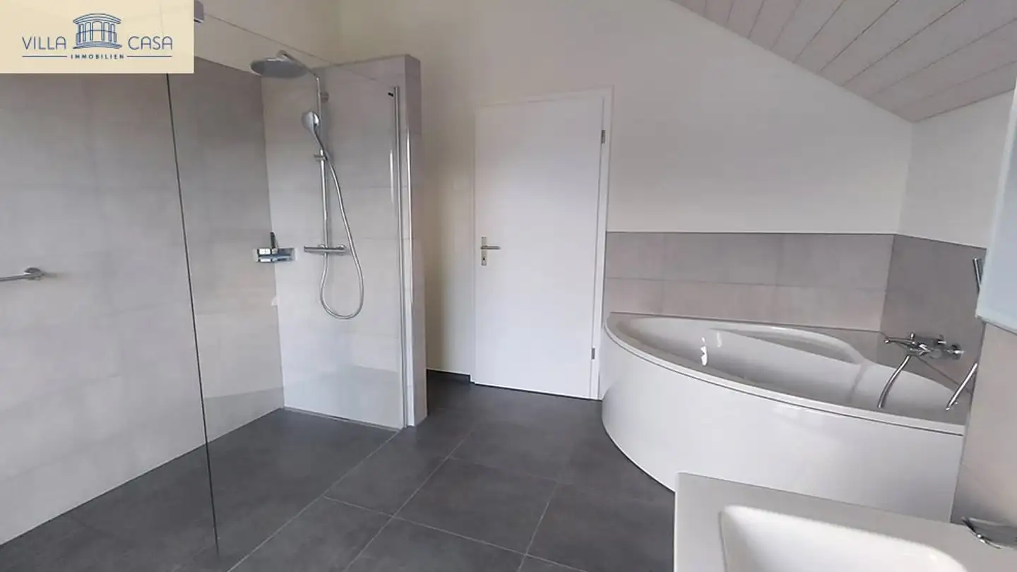 Attic flat for sale - Krattigstrasse 69, 3700 Spiez