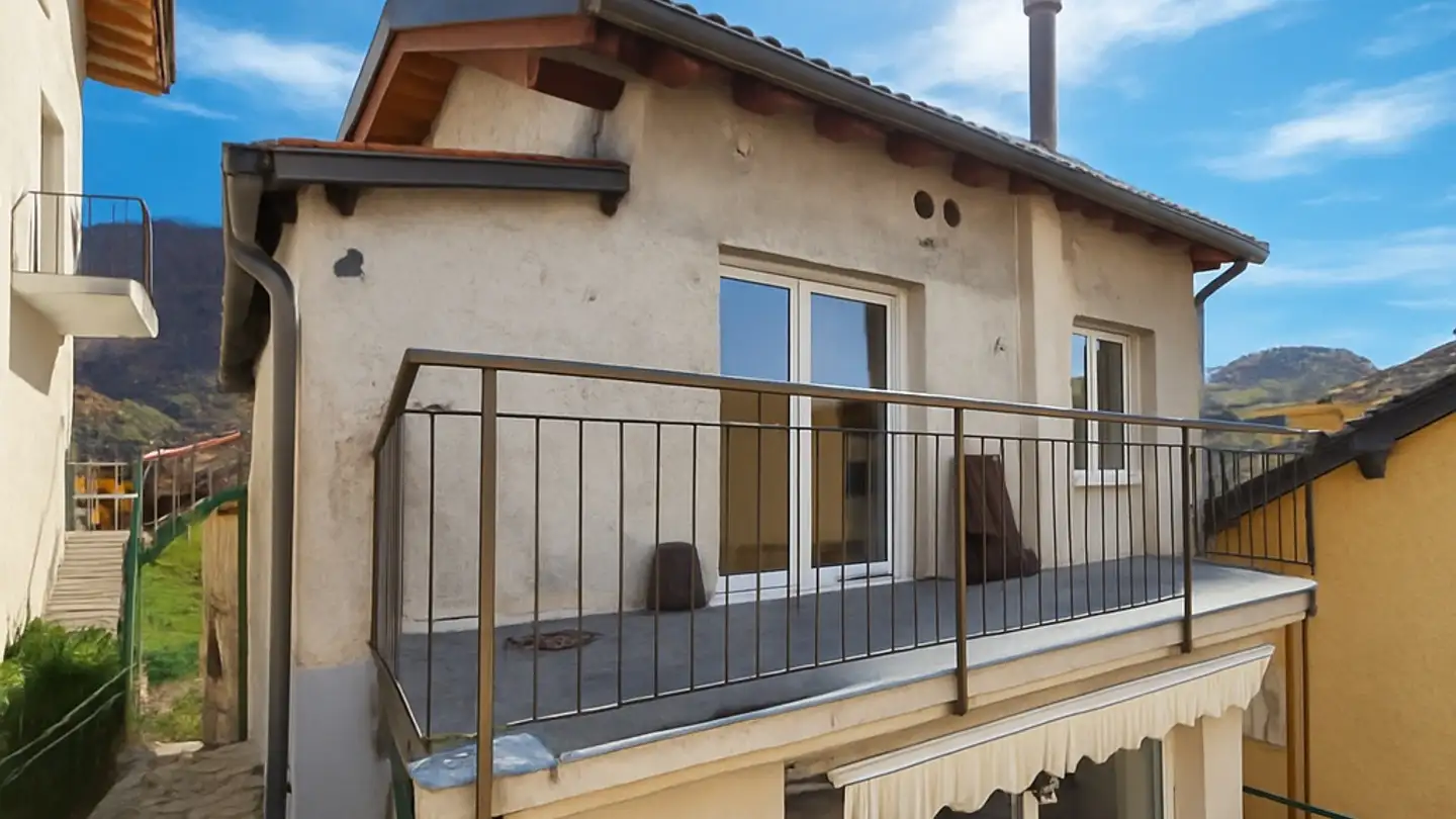 Stepped house for sale - Strada De Bögn, 6951 Bogno