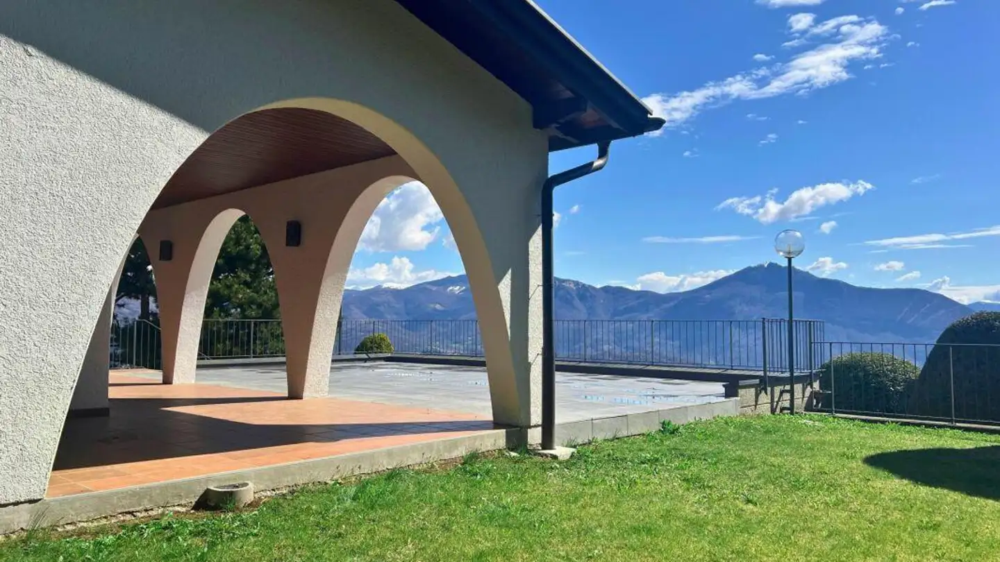 Casa singola in vendita - Via Cran, 6540 Castaneda