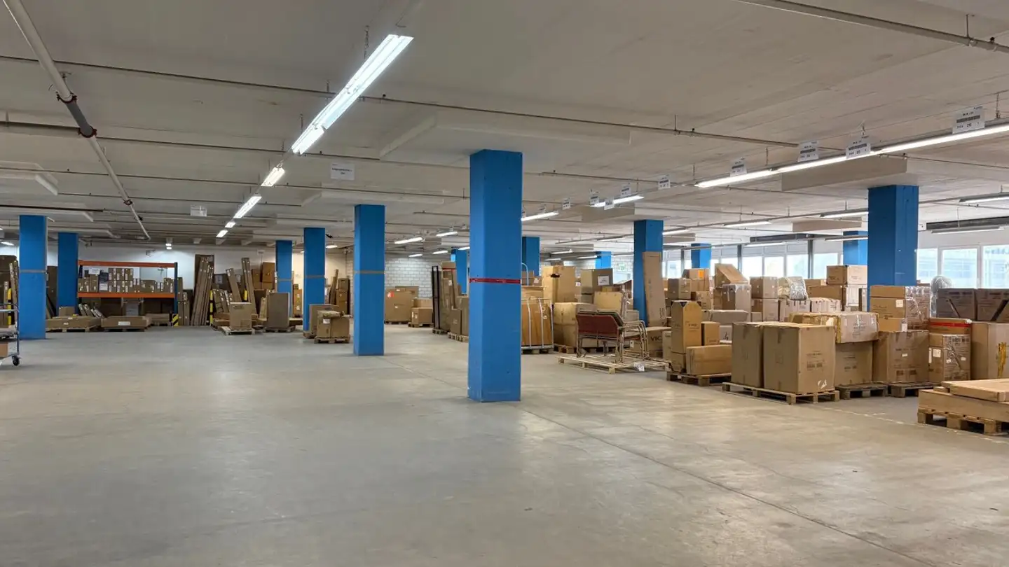 Commercial à louer - Lerzenstrasse 20, 8953 Dietikon