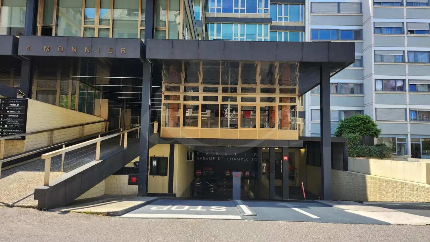 Place de parking extérieure à louer - Rue Monnier, 1206 Genève
