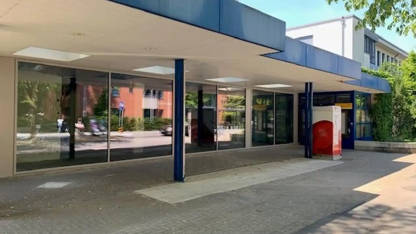 Grand magasin à louer - Bahnhofstrasse 34, 4133 Pratteln