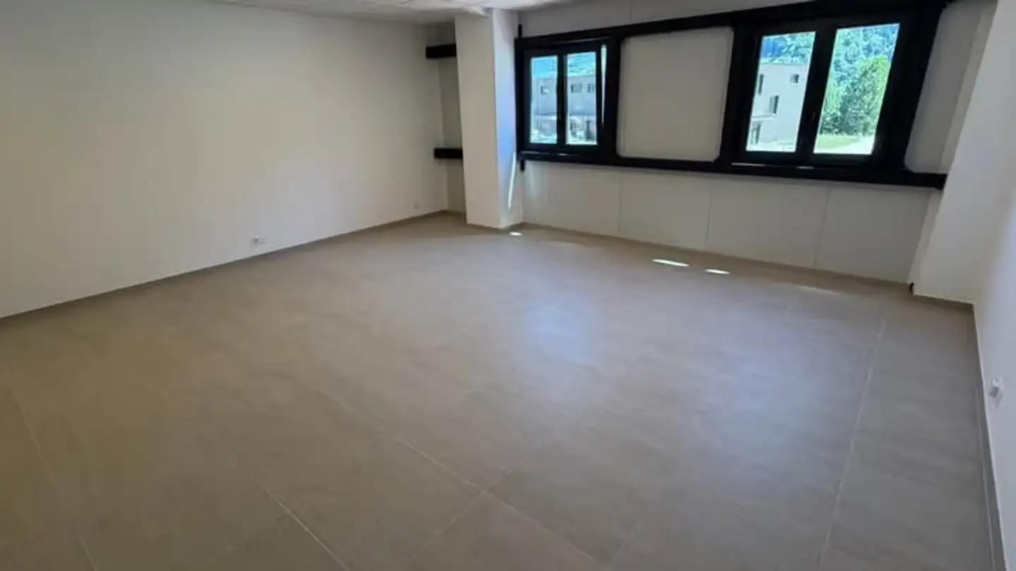 Office space for rent - Zi Les Perris, 1890 St-Maurice - Photo 3