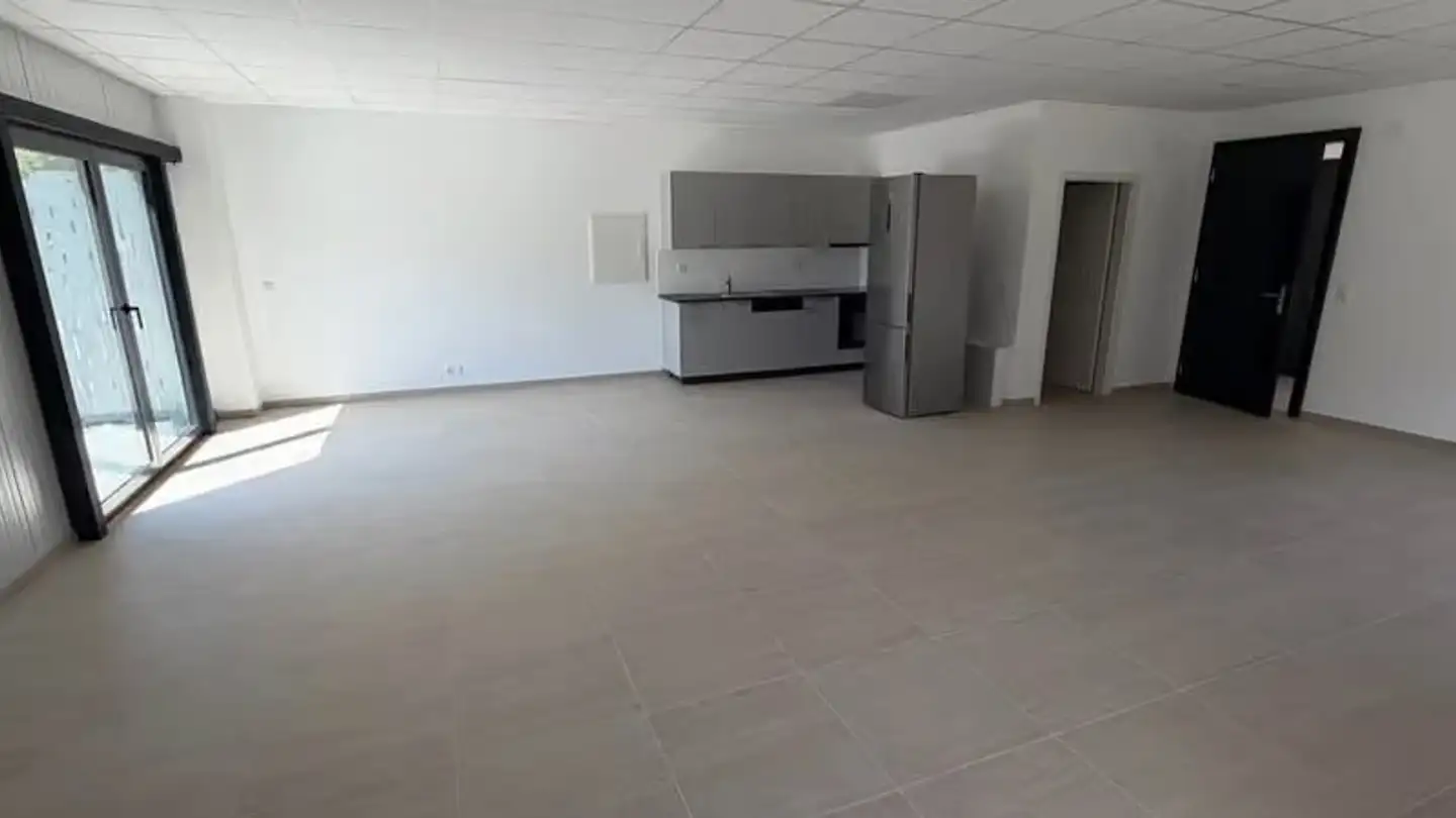 Office space for rent - Zi Les Perris, 1890 St-Maurice - Photo 2