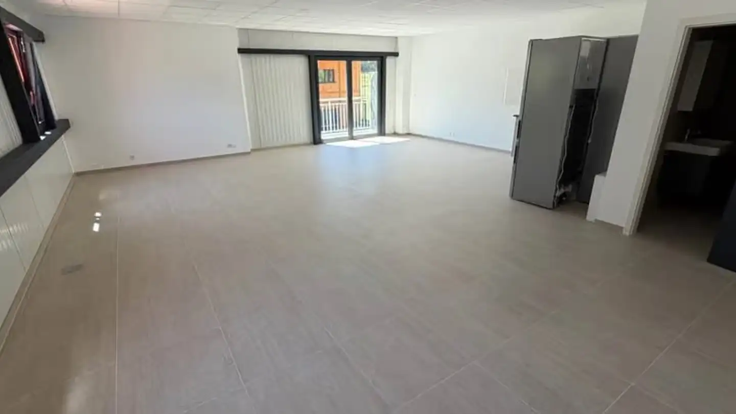 Office space for rent - Zi Les Perris, 1890 St-Maurice - Photo 3