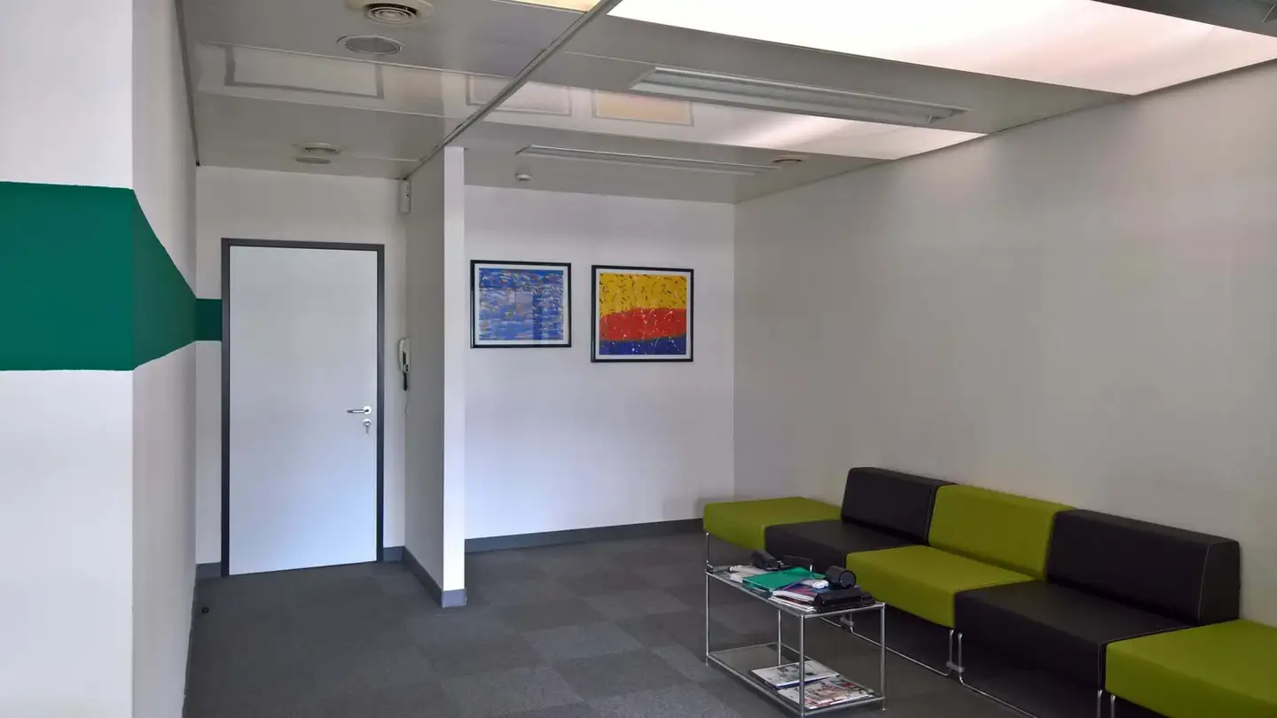 Office space for rent - Via Cantonale 2b, 6928 Manno