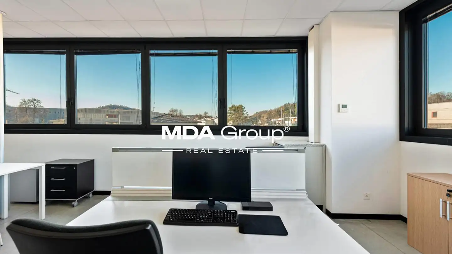 Bürofläche mieten - Via Cantonale, 6855 Stabio