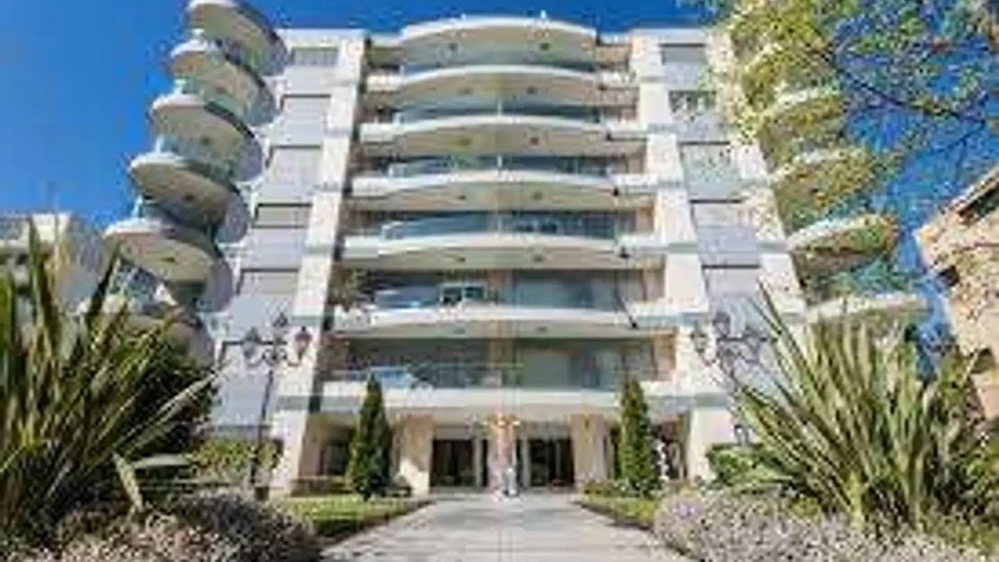 Place de parking extérieure à louer - 6900 Lugano