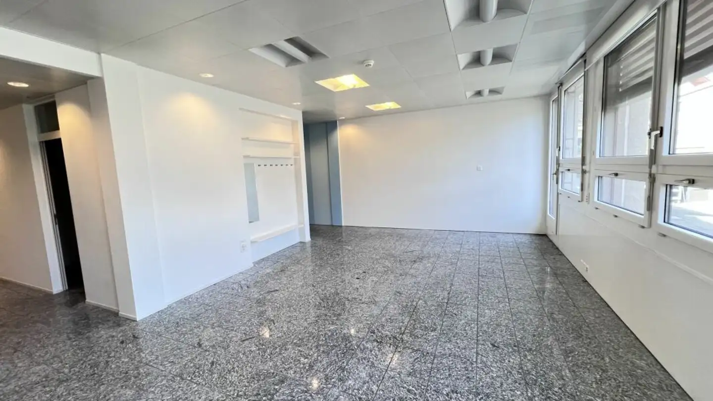 Edificio ad uso misto in vendita - Bahnhofstrasse 5, 4950 Huttwil - Photo 2