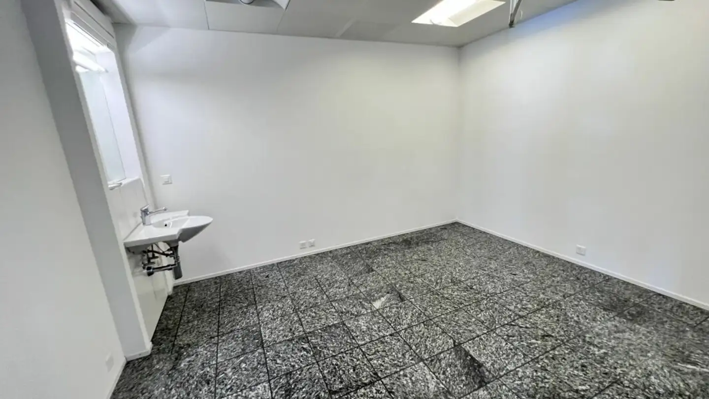 Edificio ad uso misto in vendita - Bahnhofstrasse 5, 4950 Huttwil - Photo 3