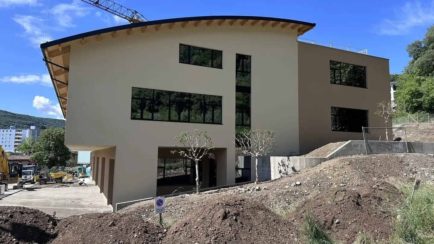 Mixed-use building for sale - 6833 Vacallo
