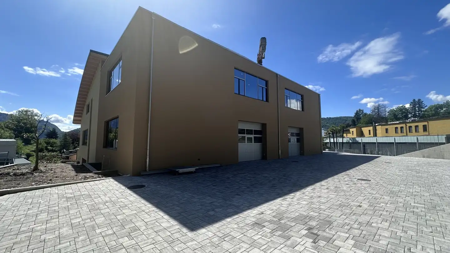 Mixed-use building for sale - 6833 Vacallo - Photo 3