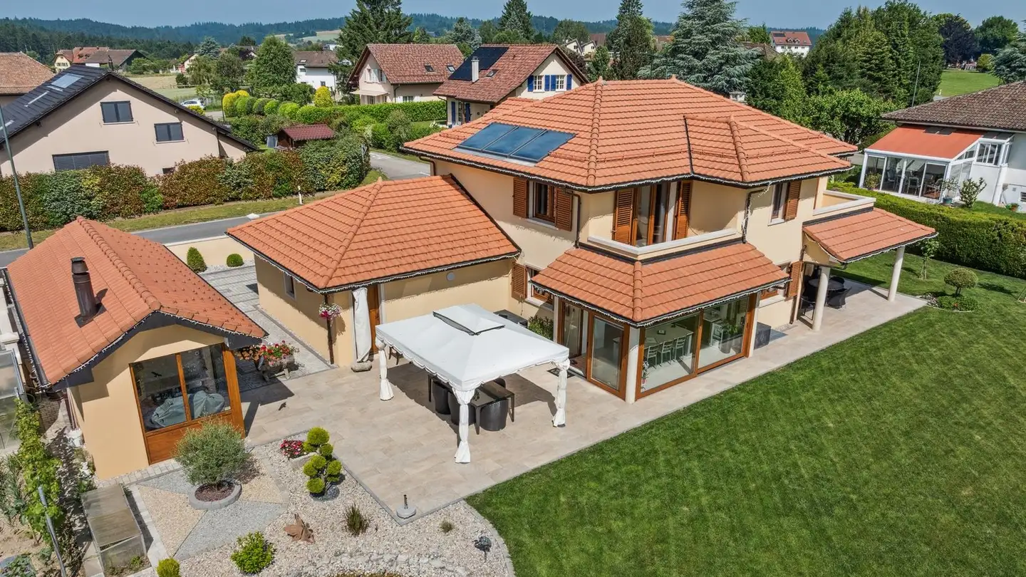 Single house for sale - 1080 Les Cullayes