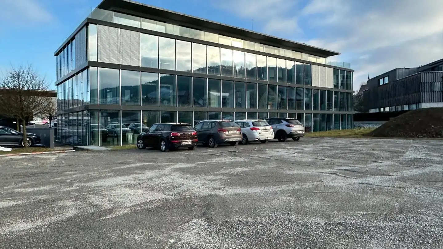 Place de parking extérieure à louer - 9050 Appenzell - Photo 3