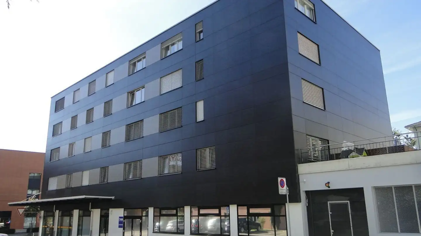 Überdachter Parkplatz mieten - Avenue Léopold-Robert 146, 2300 La Chaux-de-Fonds