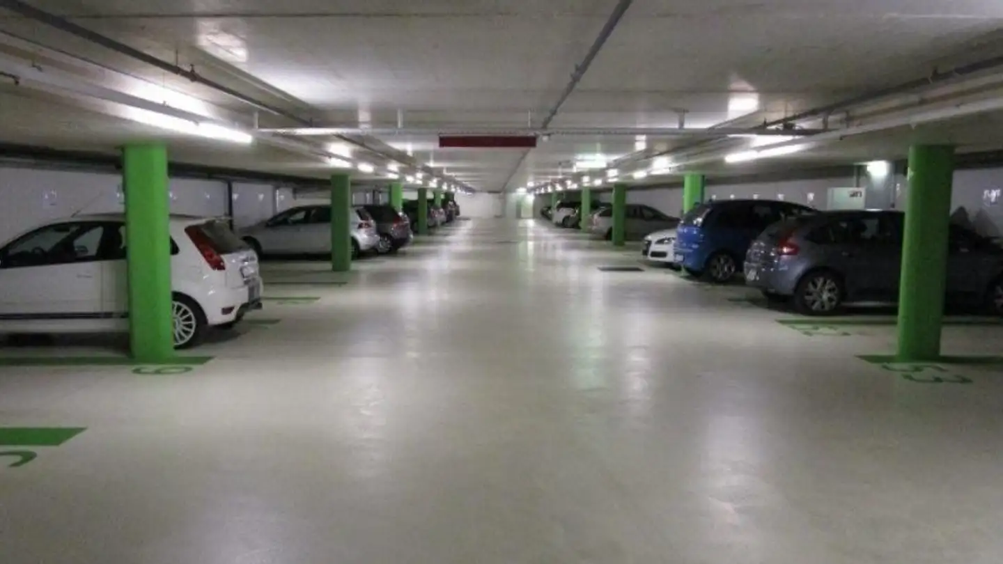 Single garage for rent - Espace de l'Europe 21, 2000 Neuchâtel - Photo 3