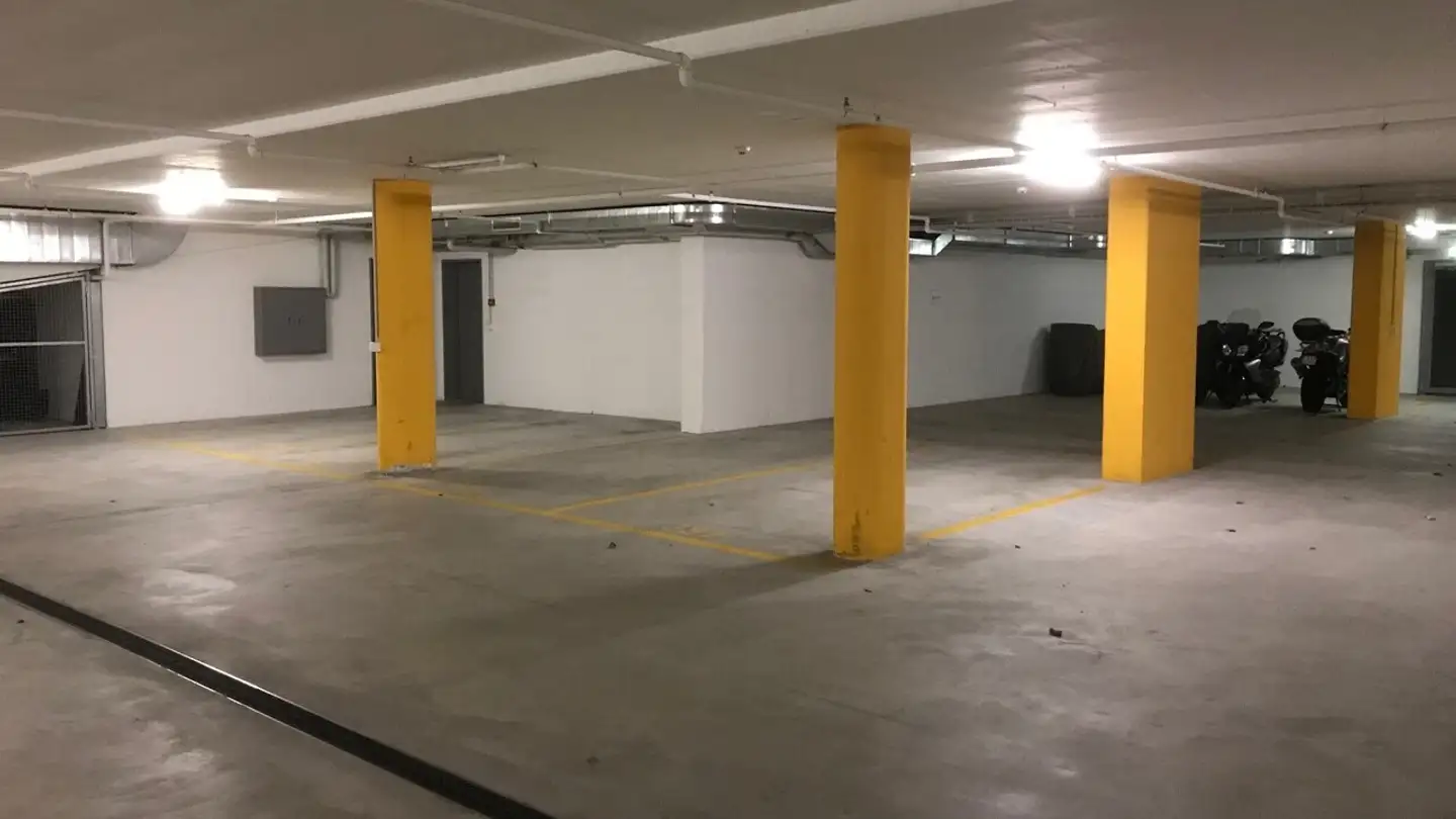 Tiefgaragenstellplatz mieten - Huobstrasse, 8808 Pfäffikon SZ - Foto 2