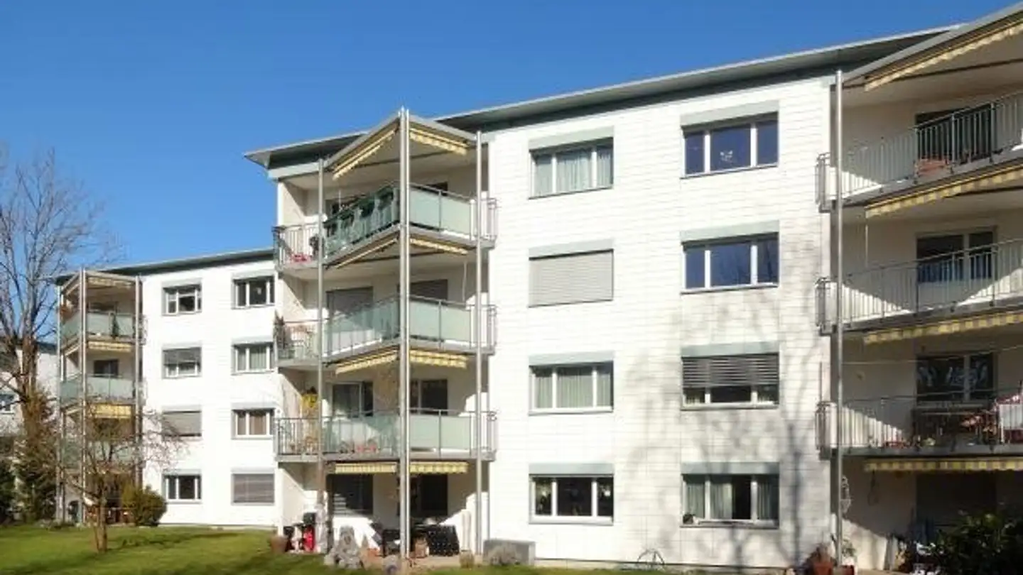 Überdachter Motorradparkplatz mieten - Lindenhof 2, 8604 Volketswil