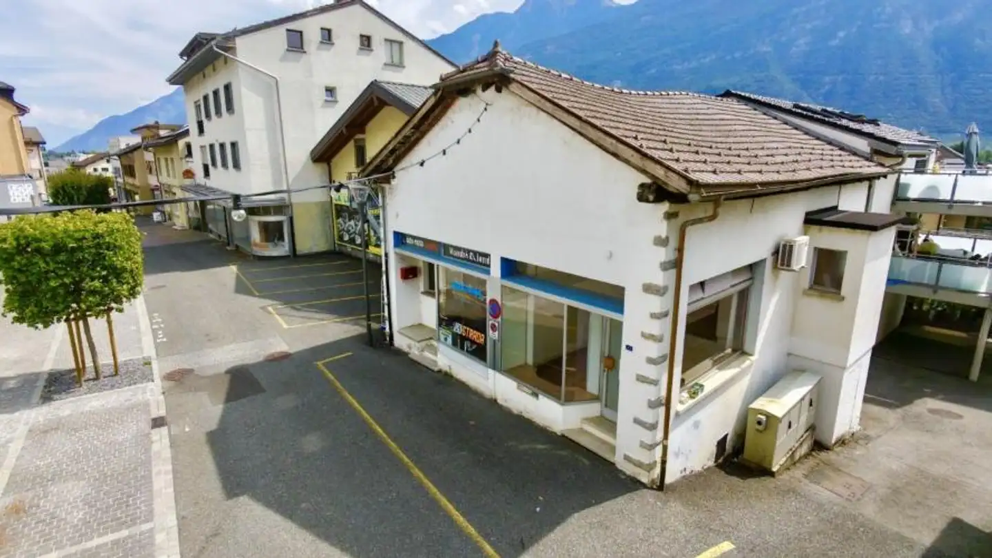 Residential building for sale - 1926 Fully