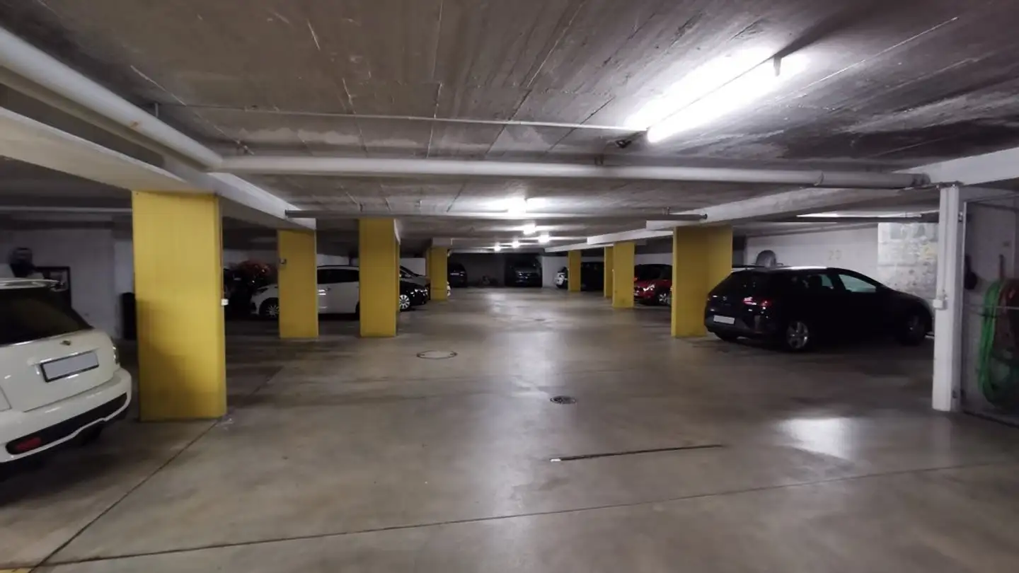 Tiefgaragenstellplatz mieten - Bodenstrasse, 8805 Richterswil - Foto 2