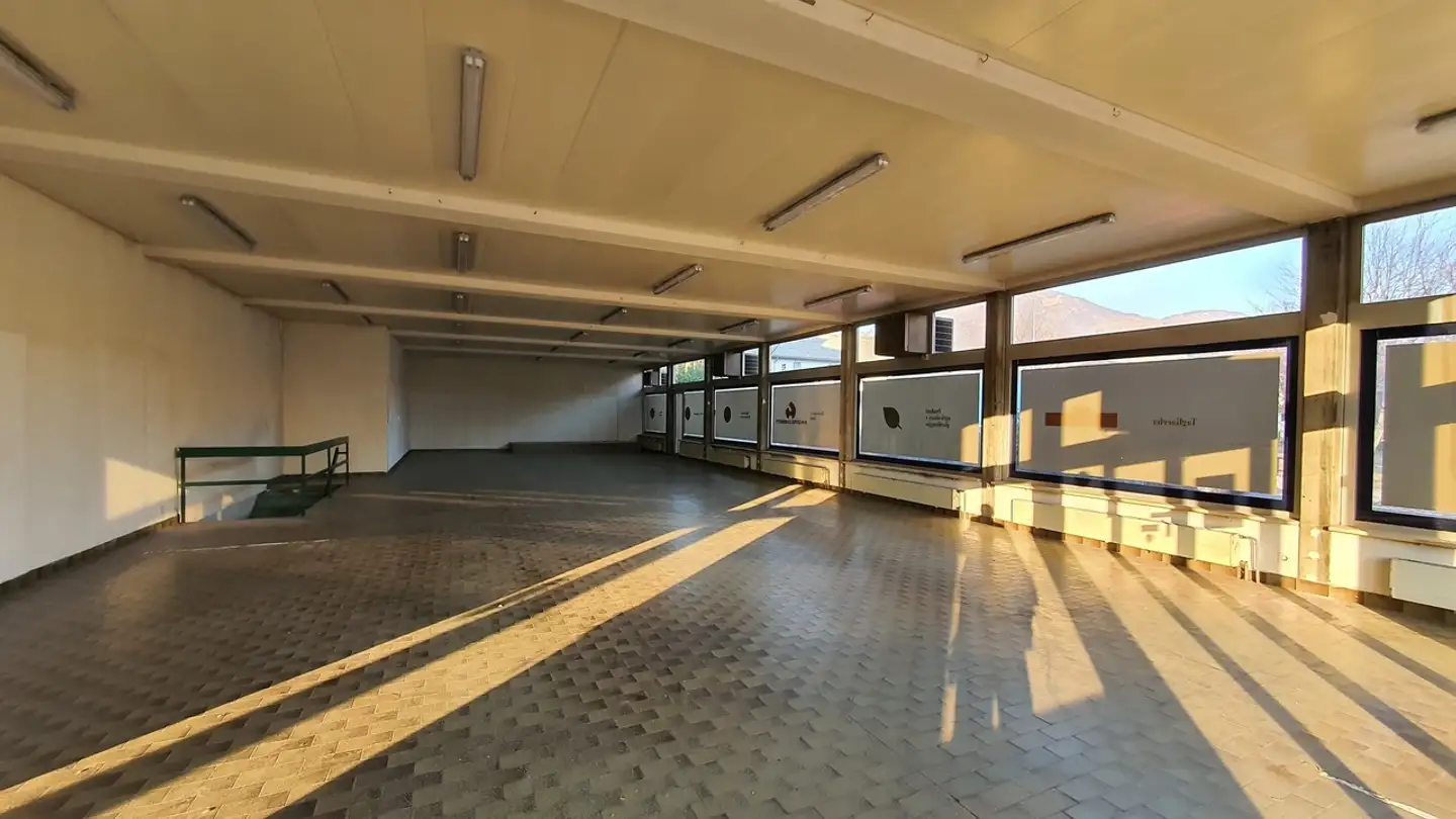 Commerciale in affitto - Via Locarno 50, 6616 Losone