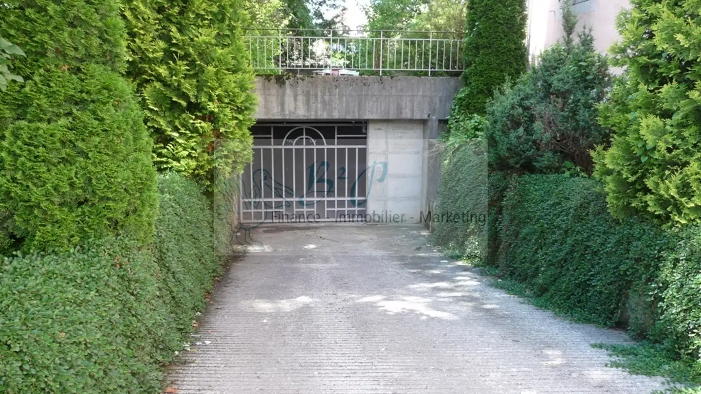 Place de parking extérieure à louer - Rue Fritz-Courvoisier 21, 2300 La Chaux-de-Fonds - Photo 2