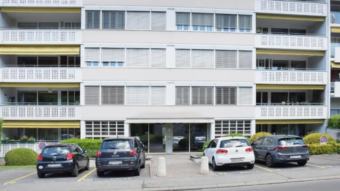 Indoor motorbike parking space for rent - Chemin des Crêts de Champel 9, 1206 Genève - Photo 2