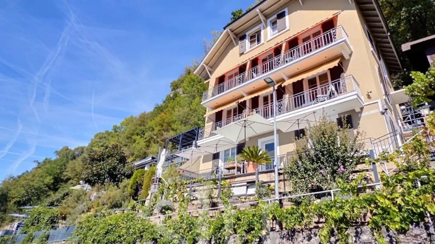 Residential building for sale - 1820 Montreux