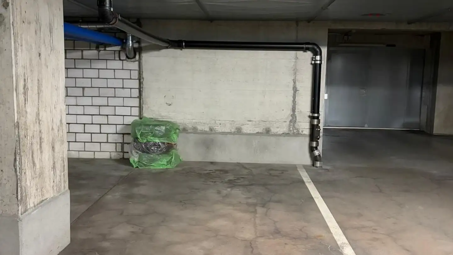 Place de parking extérieure à louer - Industriestrasse 11, 6300 Zug