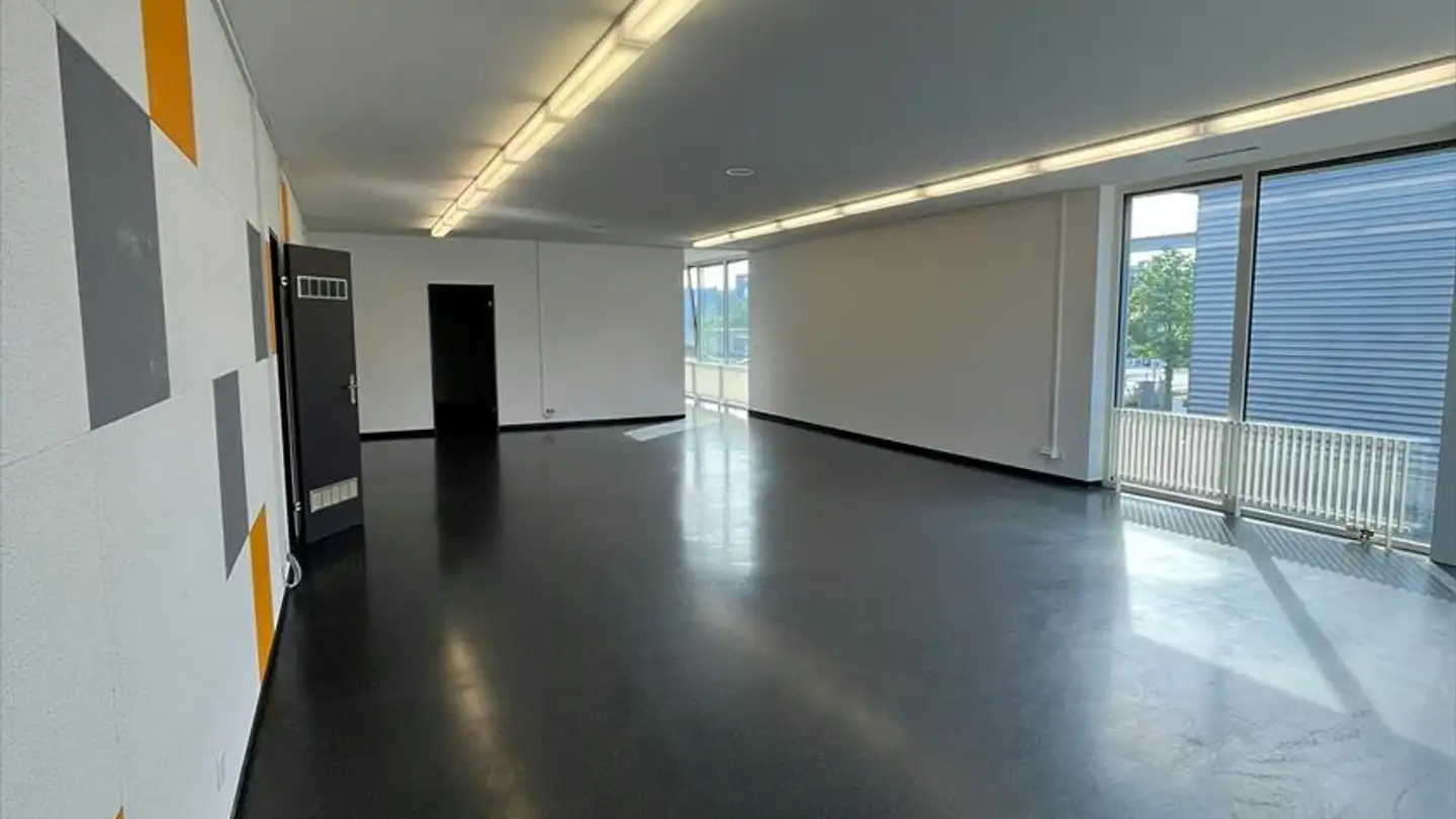 Bureau à louer - Grossrietstrasse 11a, 8606 Nänikon - Photo 2