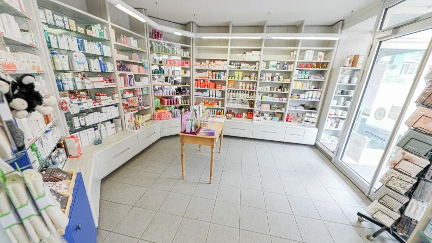 Edificio ad uso misto in vendita - Montreuxstrasse 4, 3770 Zweisimmen - Photo 2