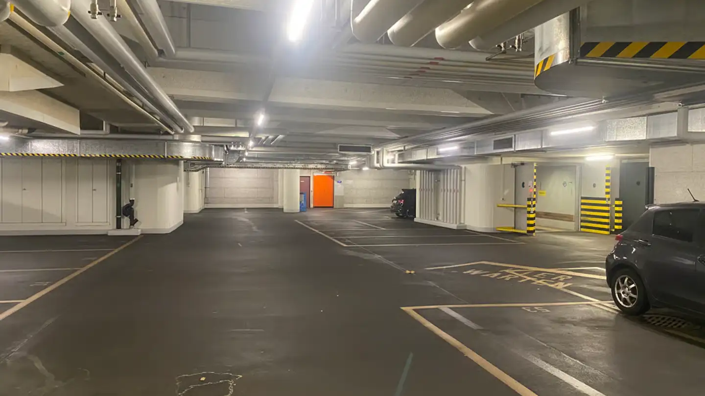 Place de parking souterraine à louer - Stampfenbachstrasse 12, 8001 Zürich - Photo 2