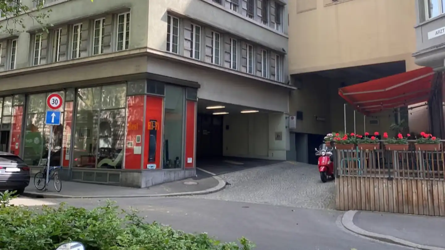 Place de parking souterraine à louer - Stampfenbachstrasse 12, 8001 Zürich