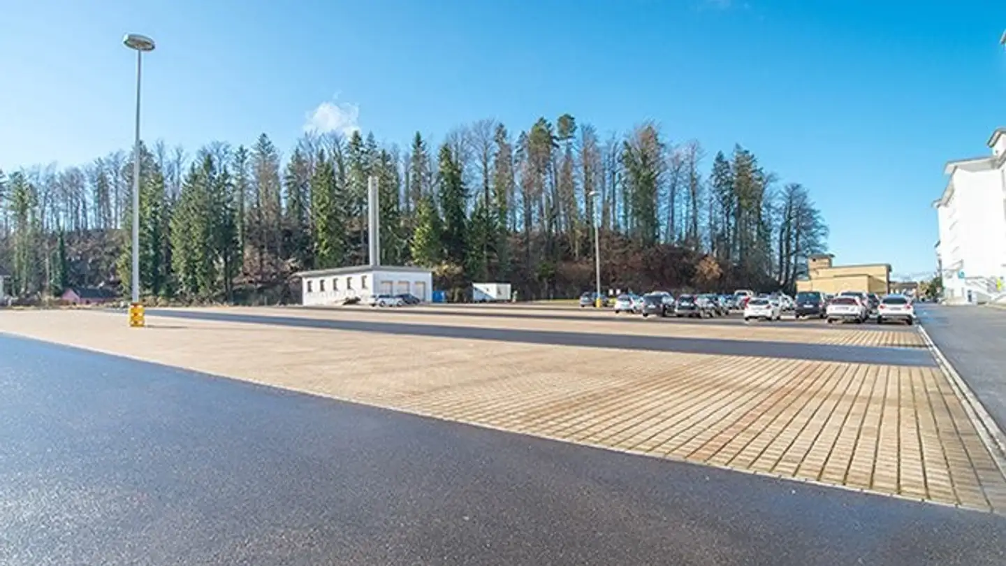 Place de parking extérieure à louer - Haldenstrasse 5, 6340 Baar - Photo 3