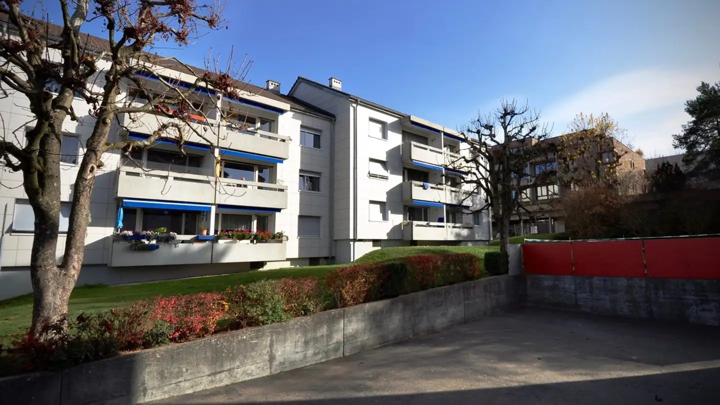 Place de parking extérieure à louer - 2563 Ipsach