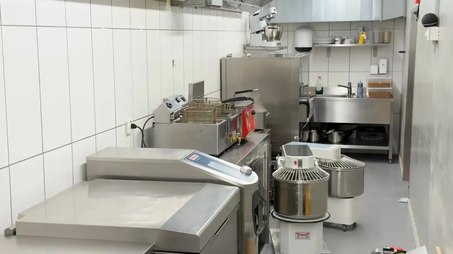 Commerciale in affitto - Schanzweg 13, 8330 Pfäffikon ZH