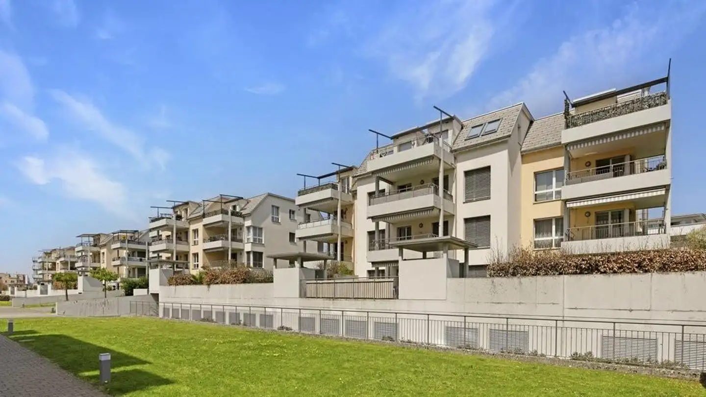 Dachgeschosswohnung mieten - In Der Höh 38, 8604 Volketswil