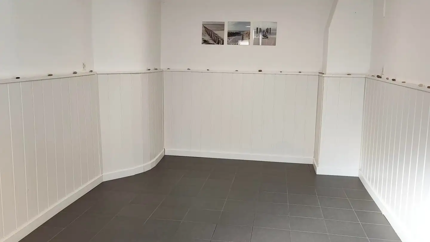 Negozio in affitto - Route De Neuchâtel 8, 2088 Cressier NE