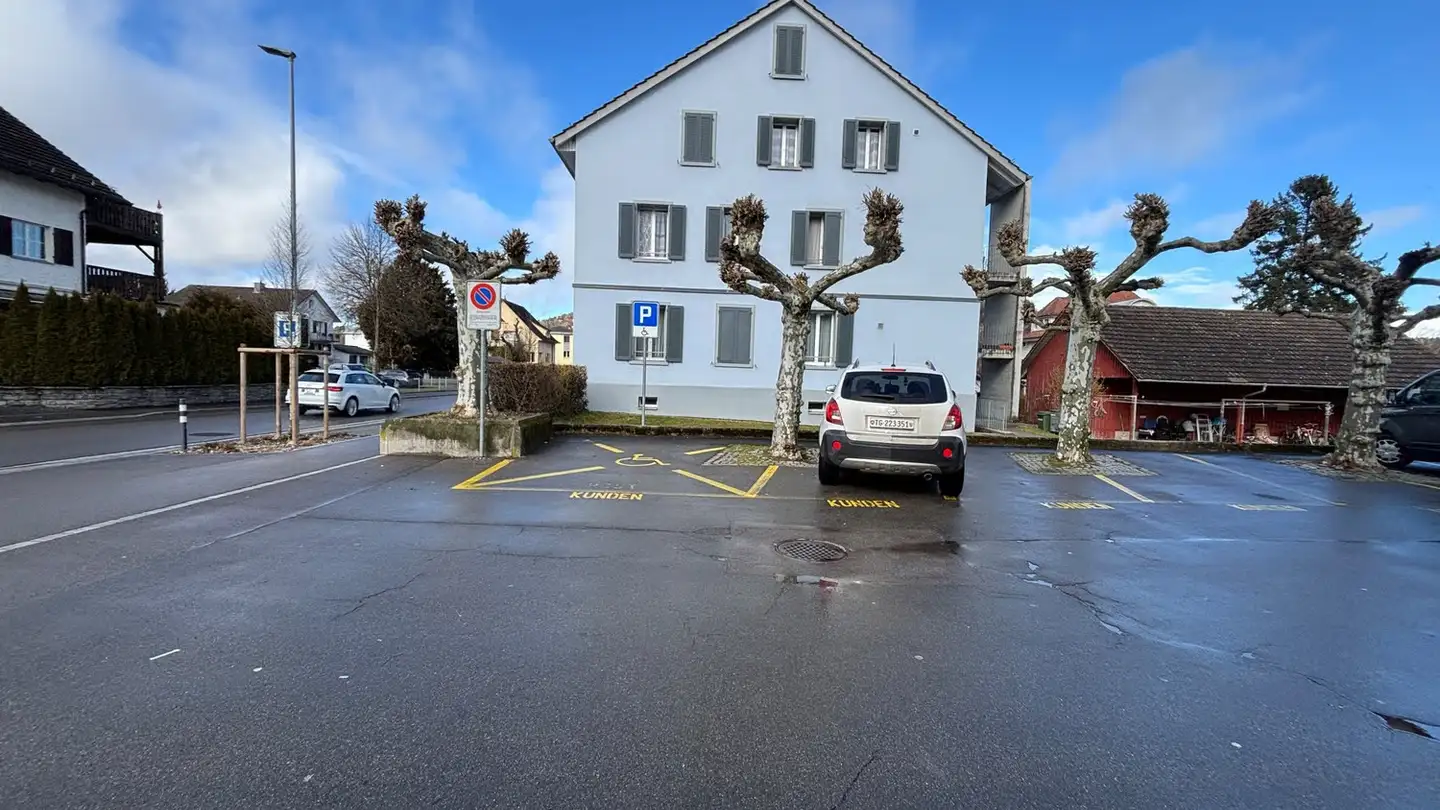 Outdoor parking space for rent - Bahnhofstrasse 21, 8353 Elgg - Photo 3