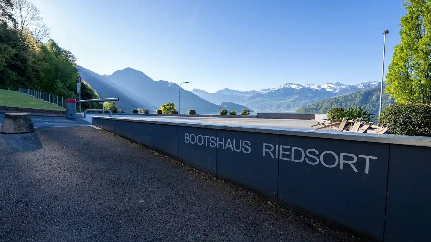 Parcheggio coperto in affitto - Riedsortstrasse 2, 6353 Weggis