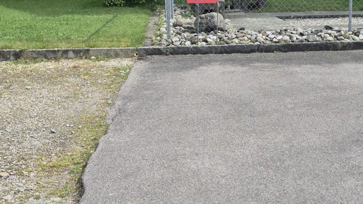 Parkplatz im Freien mieten - Zelgliweg 4, 3362 Niederönz