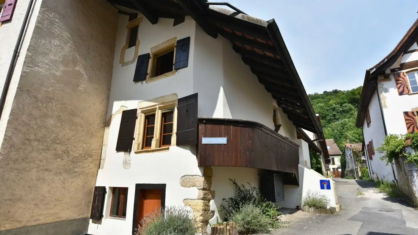 Stepped house for sale - 2088 Cressier NE - Photo 2