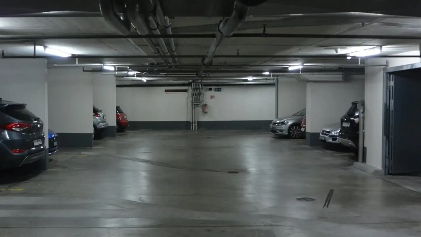 Place de parking souterraine à louer - Schaffhauserstrasse 315, 8050 Zürich